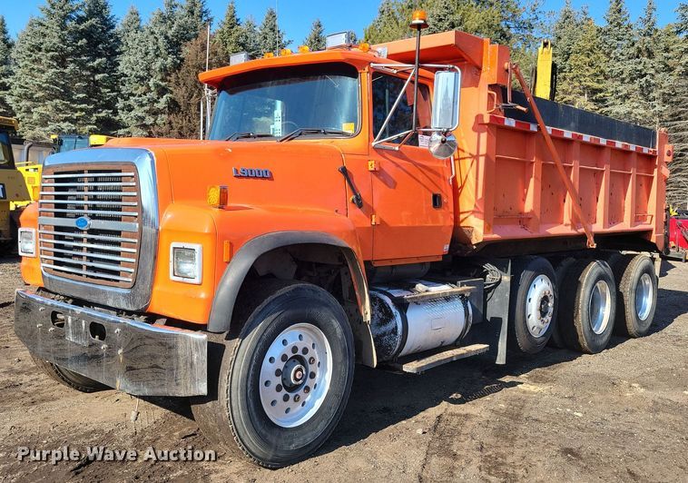 1995 Ford LT9000 dump truck - DL7860