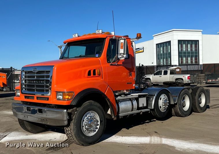 2004 Sterling LT9500 semi truck - DL7906