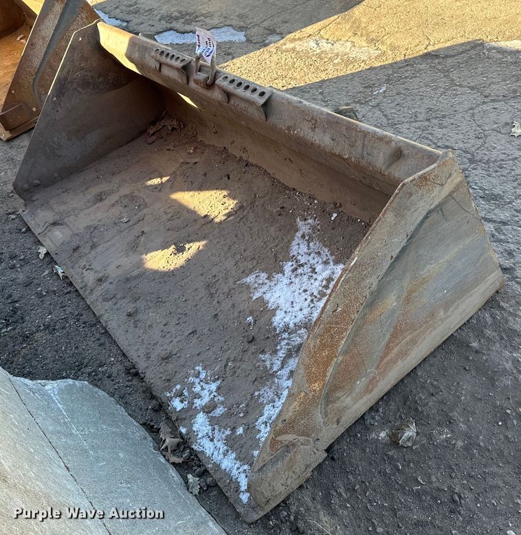 Bobcat 74" W skid steer bucket - DL7924