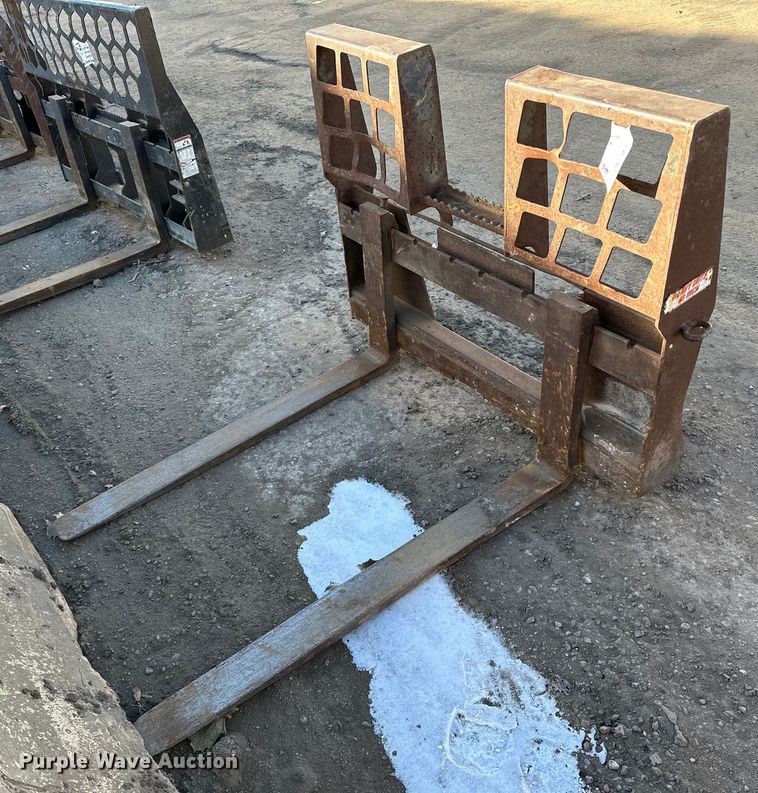 Stout 48" L skid steer forks - DL7927