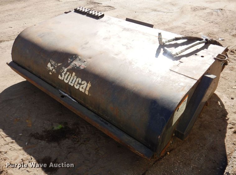 Bobcat 72" W skid steer sweeper - DL7933