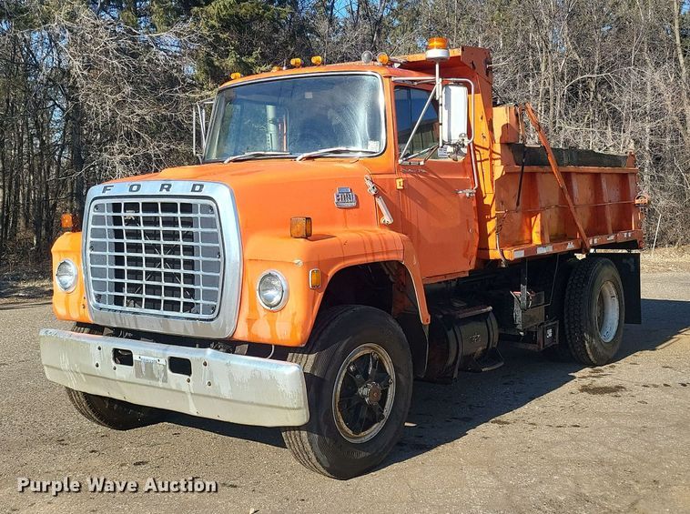1980 Ford 8000 dump truck - DL7957