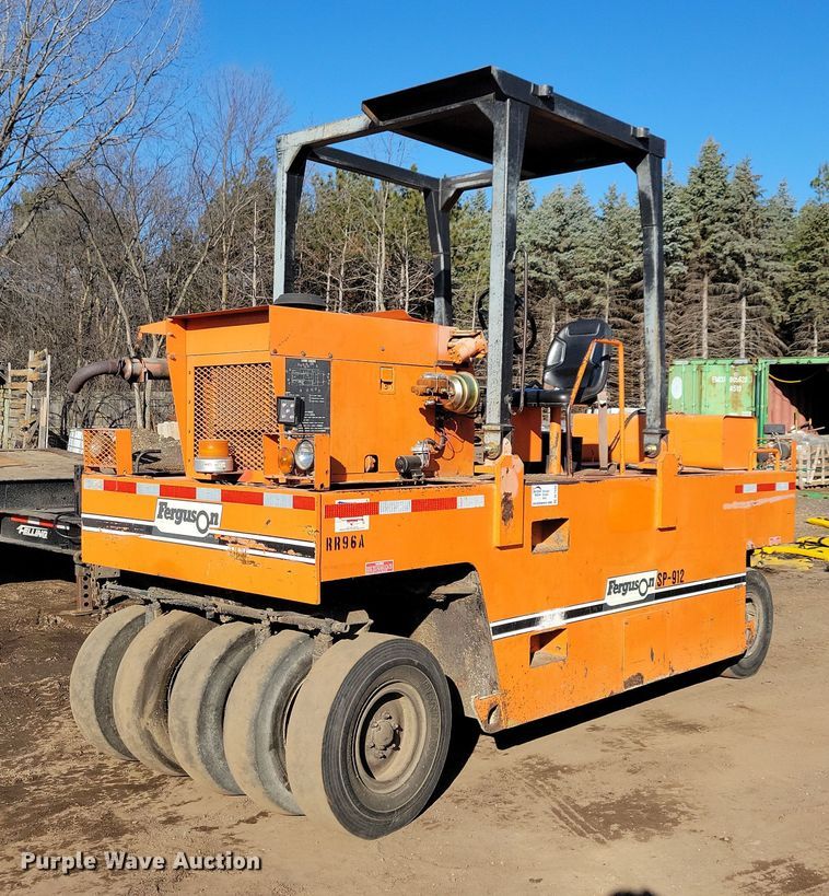 Ferguson SP-912 pneumatic roller - DL7966