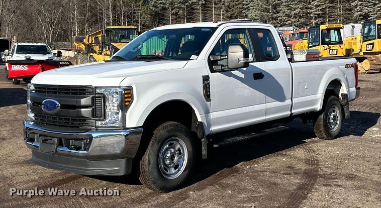 2019 Ford  F350 Super Duty XL SuperCab pickup truck - DO3171