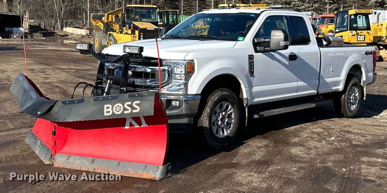 2022 Ford  F350 Super Duty XLT SuperCab pickup truck - DO3172