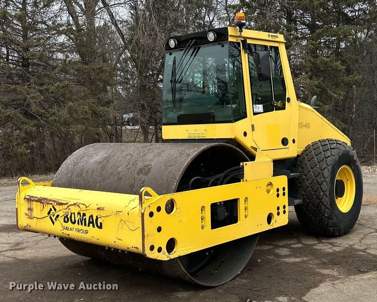 2014 Bomag BW 211D-40 single drum vibratory roller - DO3185