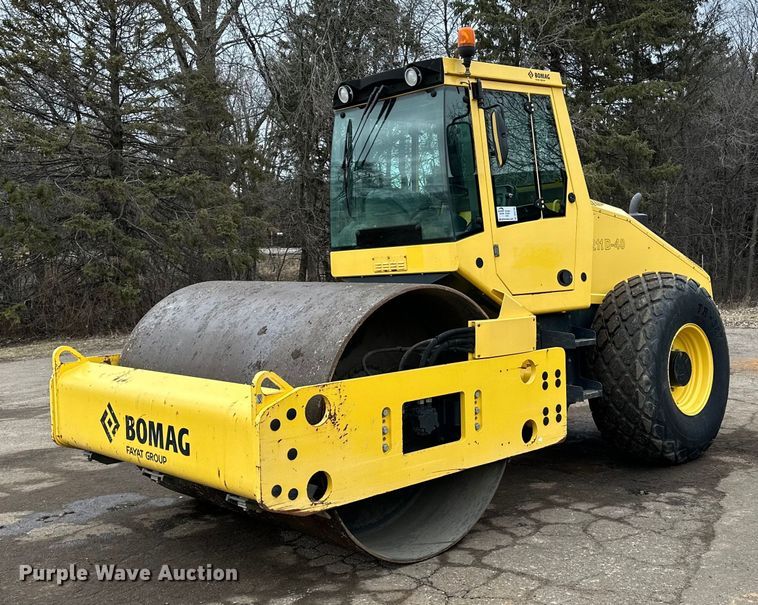 2014 Bomag BW 211D-40 single drum vibratory roller - DO3188