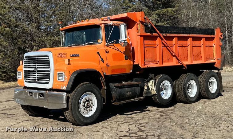 1993 Ford  L9000 dump truck - DO3201