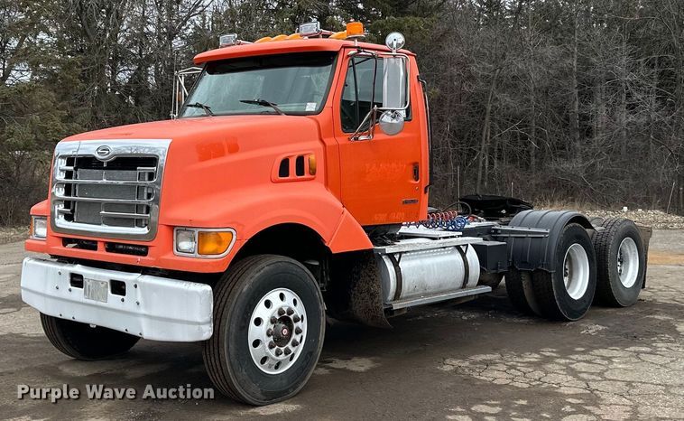 1999 Sterling LT9511 semi truck - DO3206