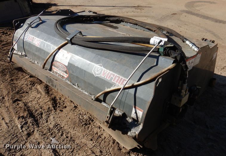2019 Virnig 72" W skid steer sweeper - DO3232