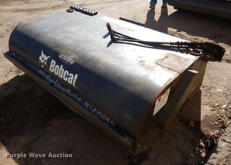 2017 Bobcat 72 Sweeper skid steer sweeper - DO3234