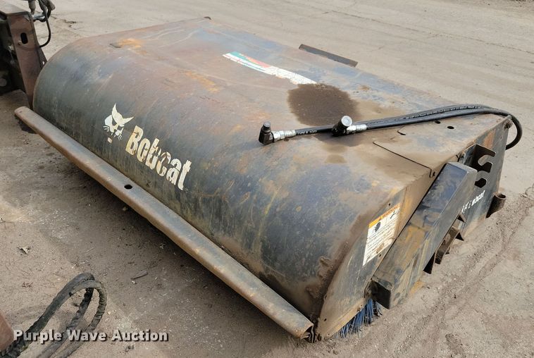 2012 Bobcat 72 Sweeper skid steer sweeper - DO3238