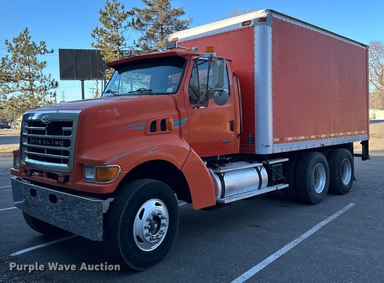 2000 Sterling  L9500 box truck - DO3272