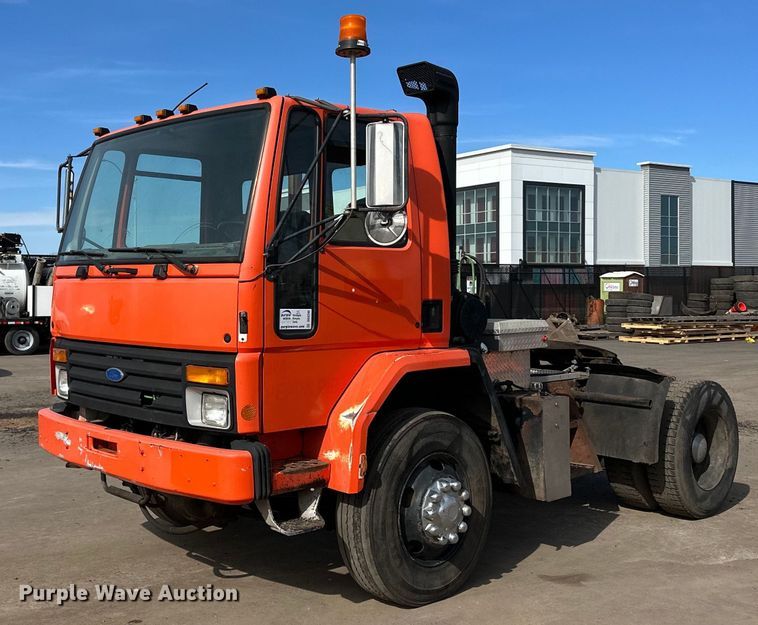 1996 Ford CF8000 semi truck - DO3296