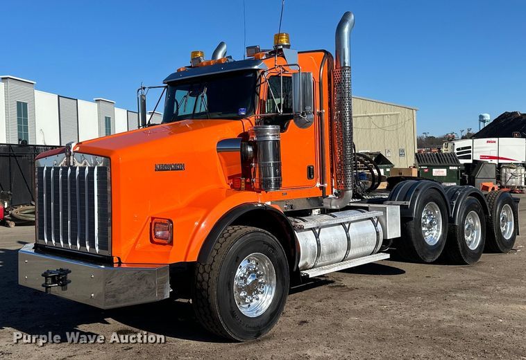2014 Kenworth  T800W semi truck - DO3395