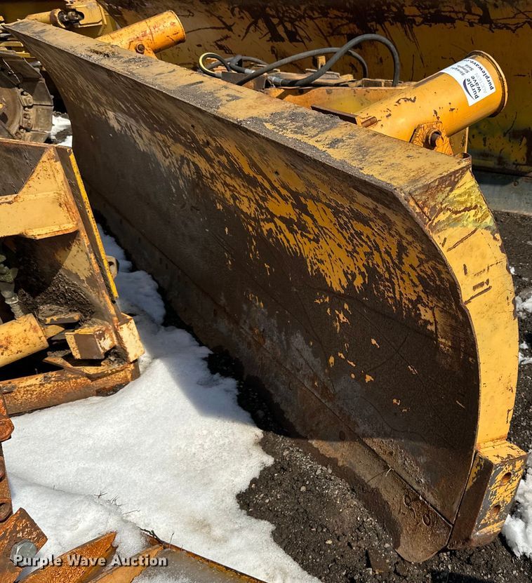 Henke 12' W wheel loader snow plow - DQ0667