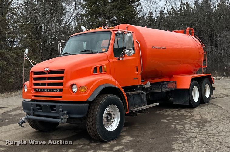 2002 Sterling  LT7500 water truck - DQ7429