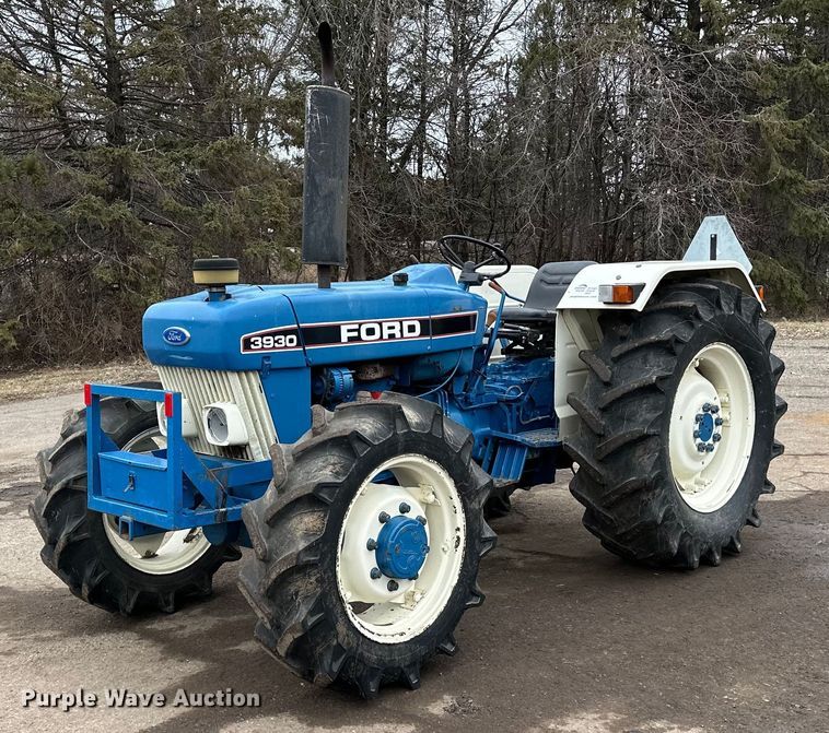 1992 Ford  3930 MFWD tractor - DQ7435