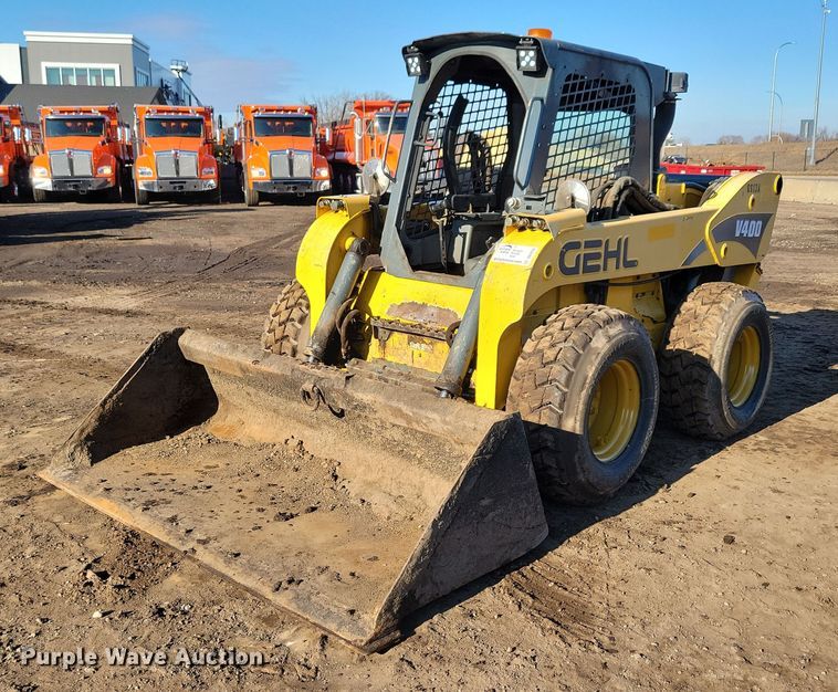 2013 Gehl V400 skid steer loader - DR4258