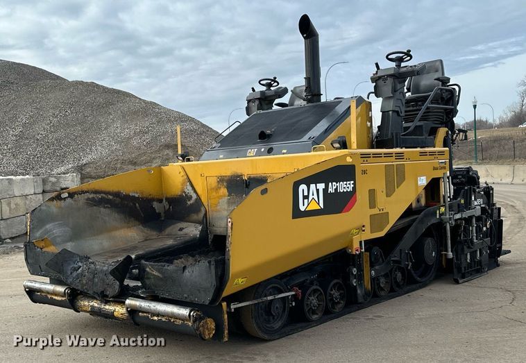 2020 Caterpillar AP1055F paver - DR4260