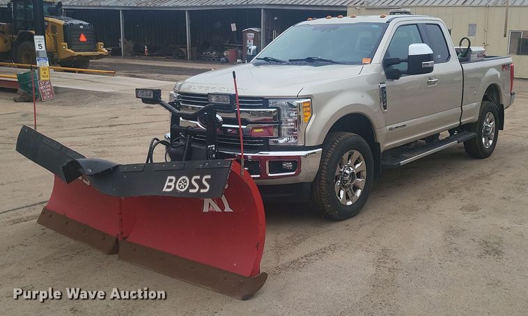 2017 Ford F350 Super Duty Lariat SuperCab pickup truck - DR4266