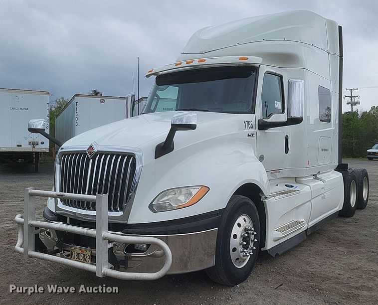 2019 International  LT625 semi truck - DO4878