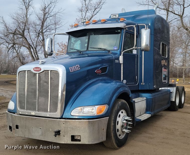 2011 Peterbilt  386 semi truck - DP3420