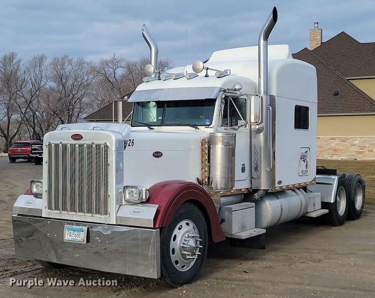 2005 Peterbilt 379 semi truck - DP3421