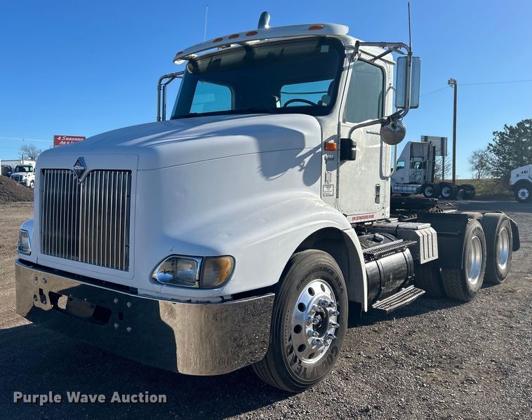 2003 International  9100i semi truck - EG1229