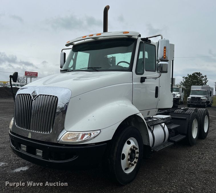 2008 International  8600 SBA semi truck - EG1285