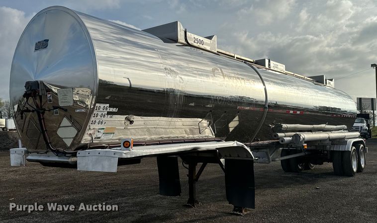 1995 Walker Stainless Equipment  tank trailer - EG1307