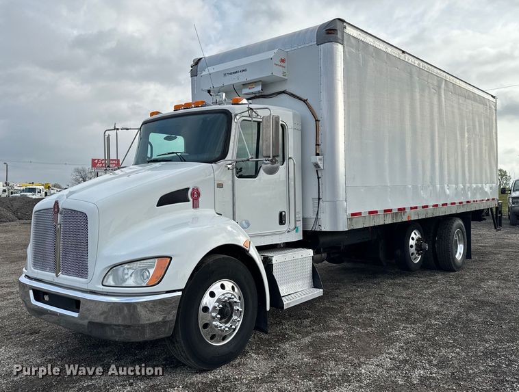 2013 Kenworth T370 box truck - EG1310