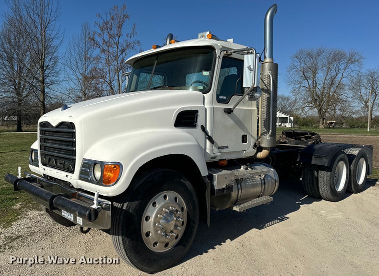 2007 Mack Granite semi truck - EH6602
