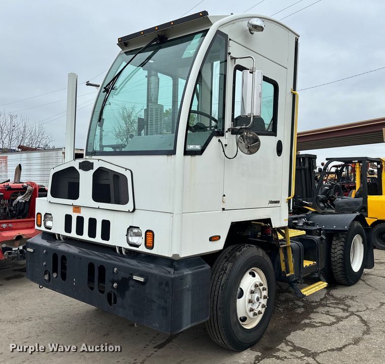 2015 Autocar XSPotter yard truck - EJ0348