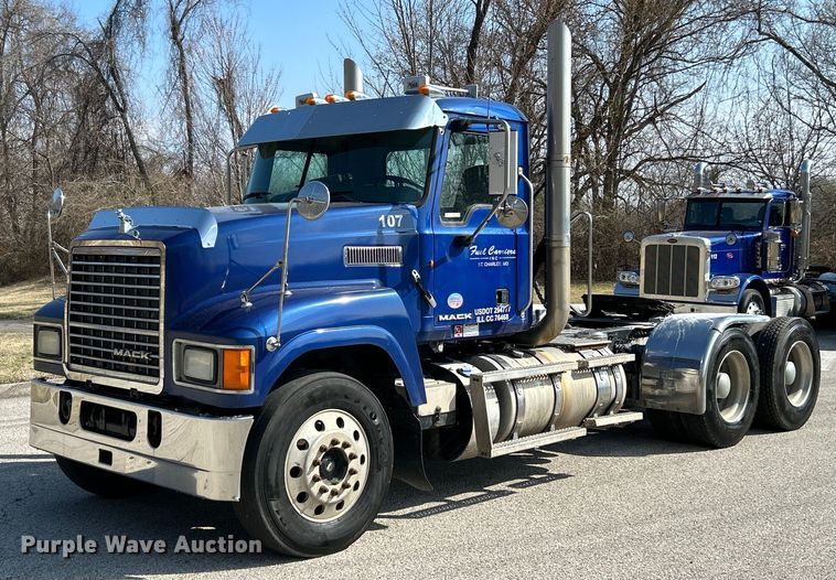 2014 Mack CHU613 semi truck - EK4165