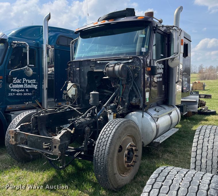 2001 International  9900i semi truck - LD9317