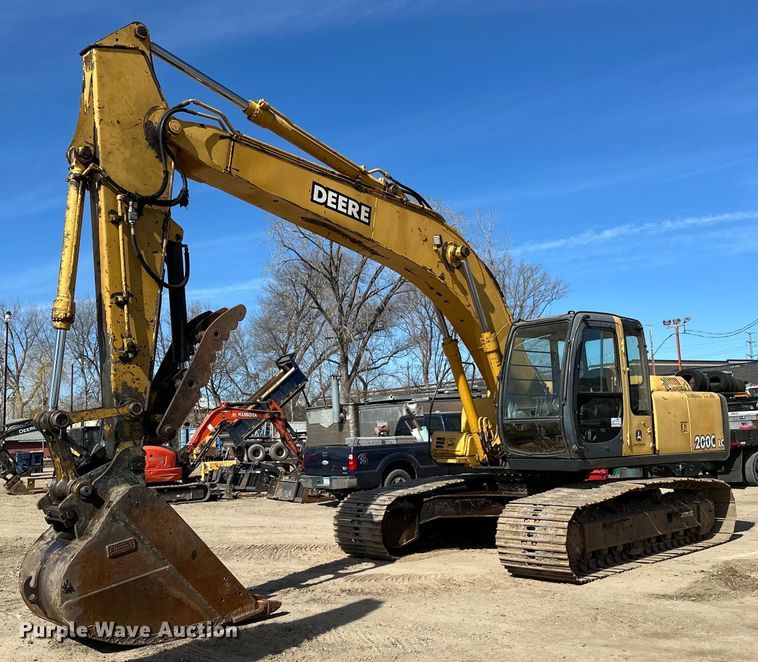 2001 John Deere 200CLC excavator - DG0497
