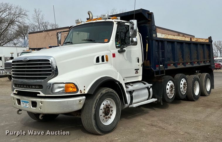 2007 Sterling LT9500 dump truck - DG0500