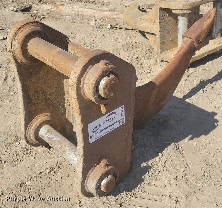 40" L excavator ripper tooth - DG0518