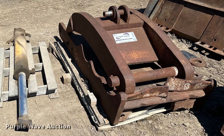 (2) excavator thumbs - DG0528