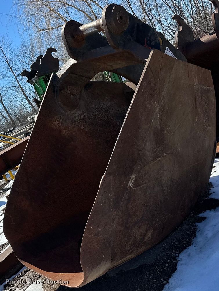 44" W excavator bucket - DO3363