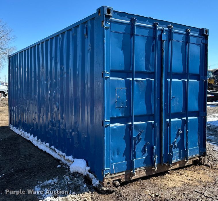 Shipping container with fuel tank - DQ0642