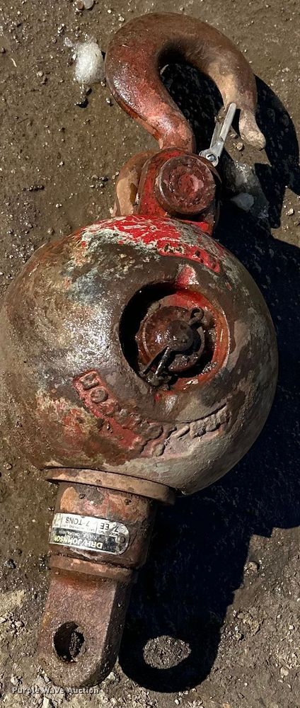 D&H Johnson  crane ball and hook  - DQ0652