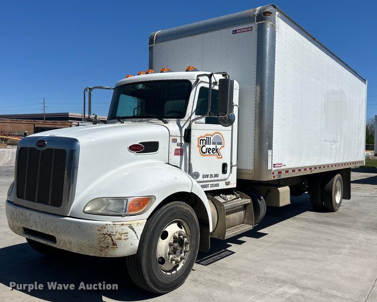 2016 Peterbilt  330 box truck - DO1049