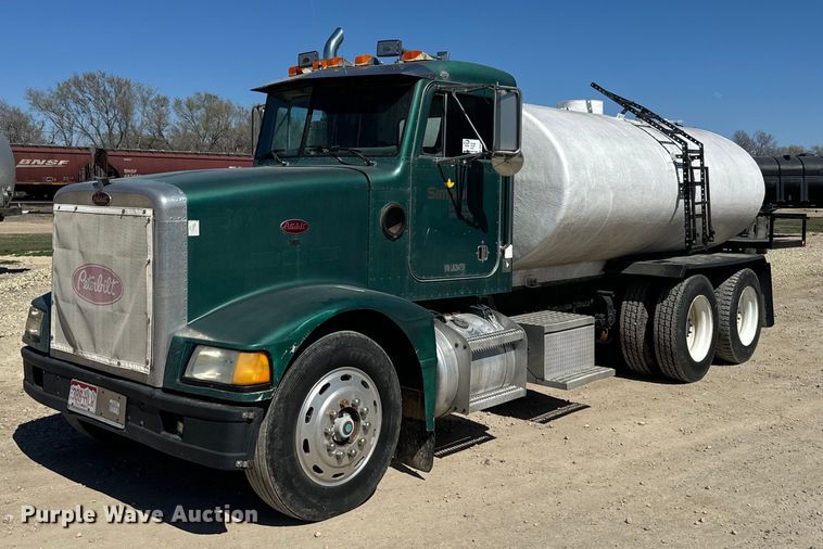 1990 Peterbilt 375 tank truck - DQ6758