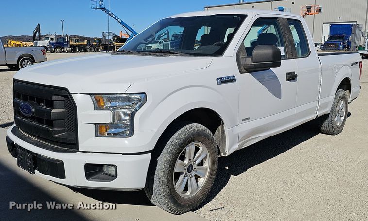 2015 Ford F150 XL SuperCab pickup truck - DQ8596