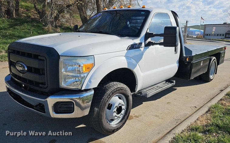 2014 Ford F350 XL Super Duty flatbed pickup truck - DQ8600