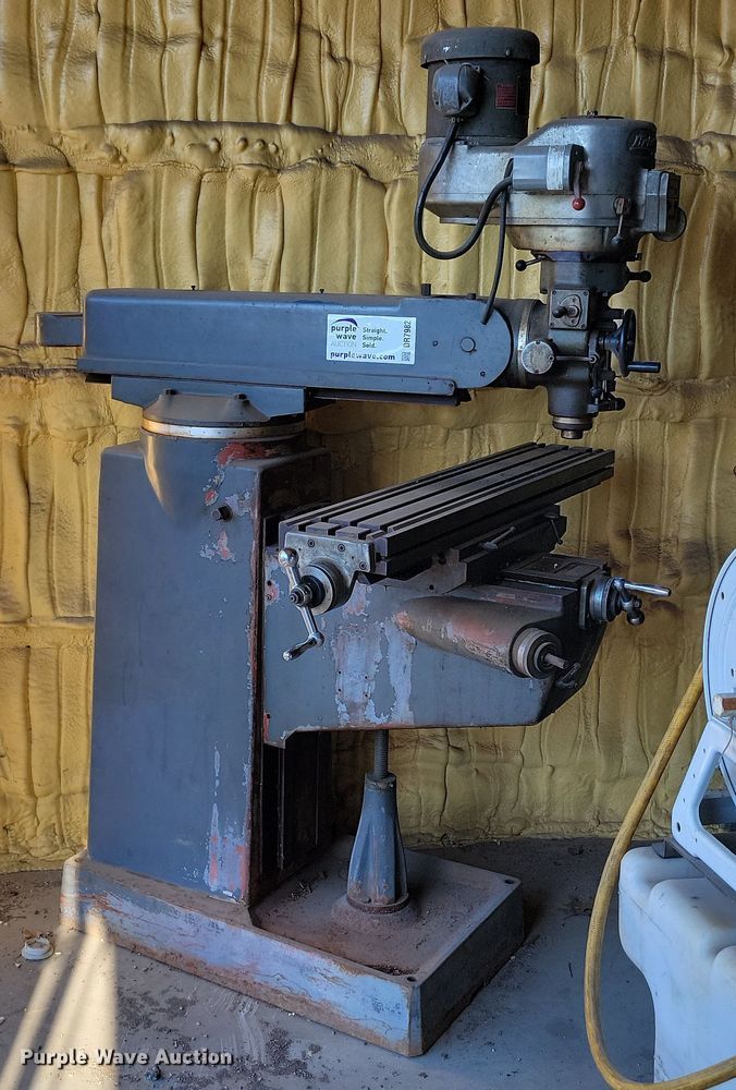 Bridgeport milling machine - DR7982