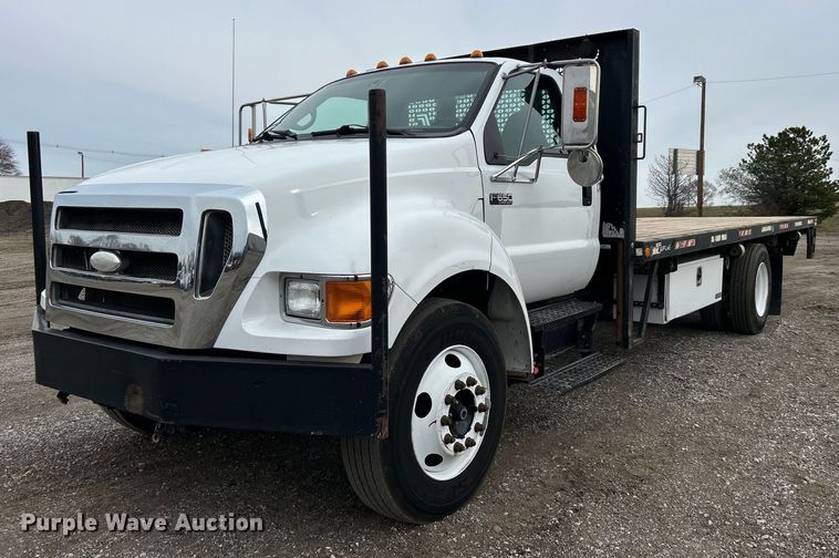 2007 Ford F650 Super Duty flatbed truck - EG1183