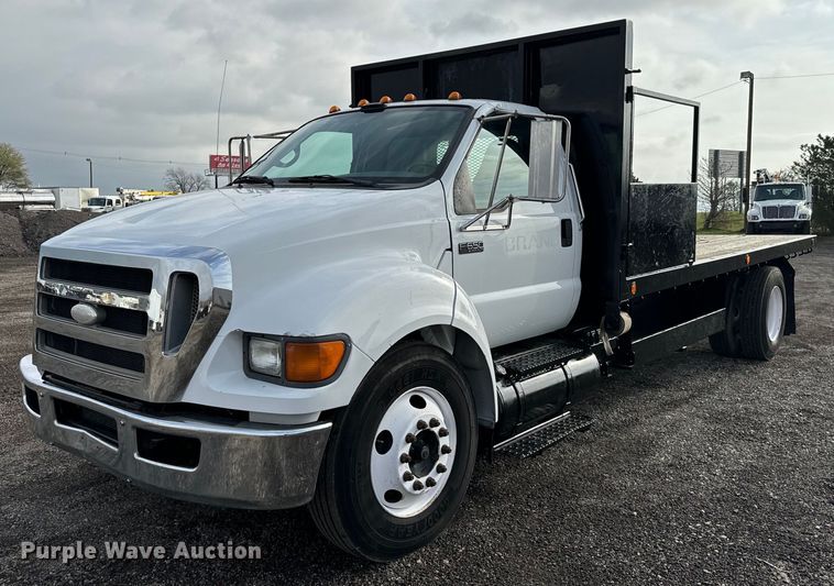 2008 Ford F650 Super Duty flatbed truck - EG1309